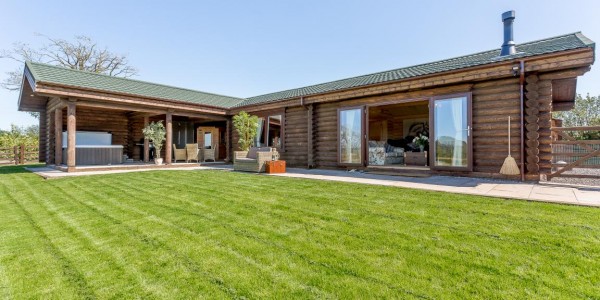 Melody Lodge (2)